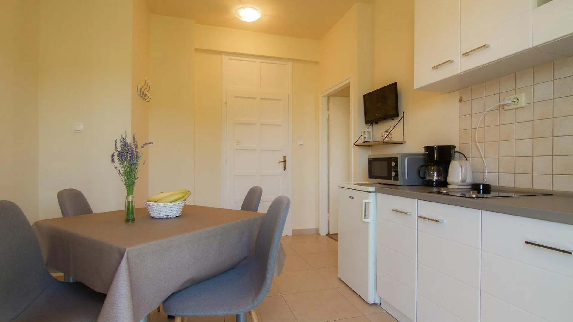 Apartments & Rooms Sanja Rab Town