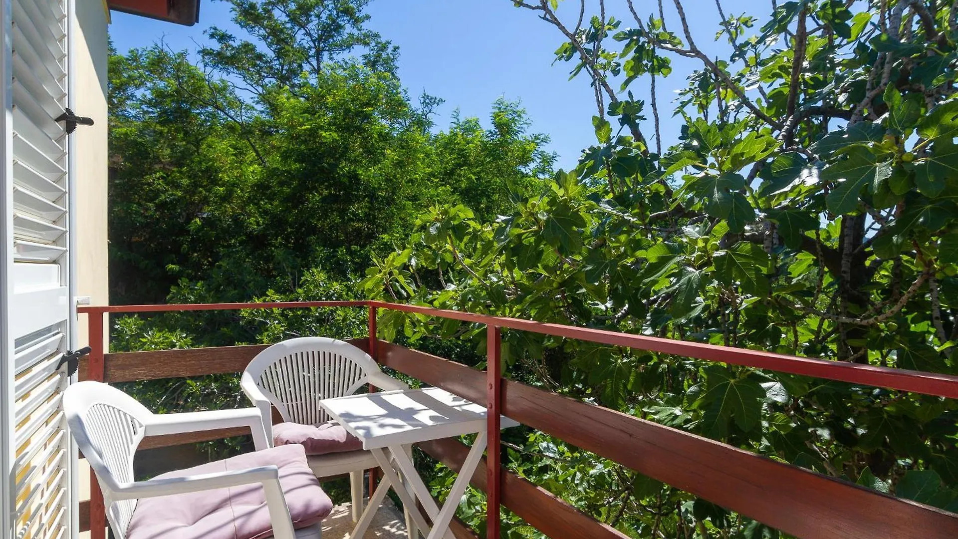 Apartments & Rooms Sanja Rab Town